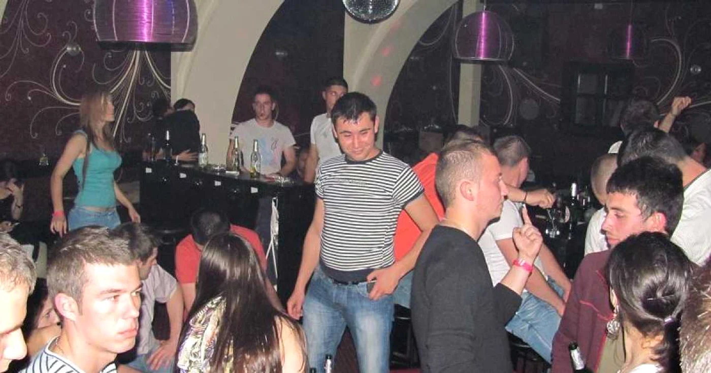 Tinerii sunt aşteptaţi în club, sâmbătă seara