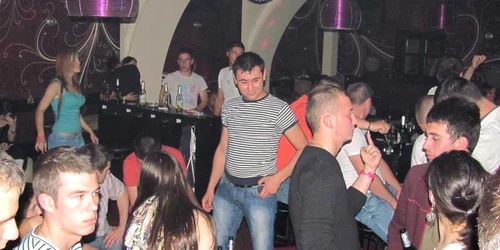 Tinerii sunt aşteptaţi în club, sâmbătă seara