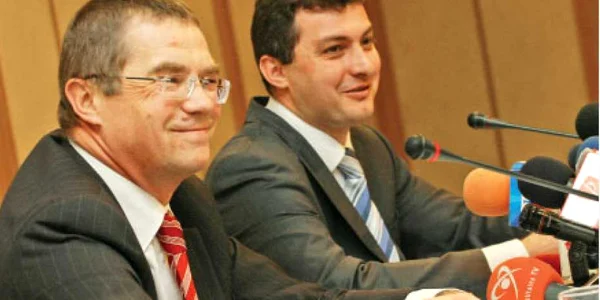 Ultima vizită a lui Medvedev (stânga) a avut loc în 2006, când s-a întâlnit cu ministrul Economiei, Codruţ Şereş 