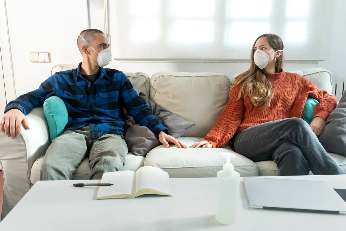 Există situații în care unii membri ai familiei fac COVID, alții nuFoto: Shutterstock