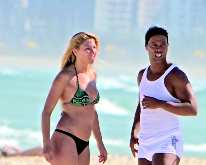 
    Ronaldihno câştigă la AC Milan 8 milioane de euro iar averea fotbalistului brazilian este estimată la aproximativ la 120 de milioane de euro.  