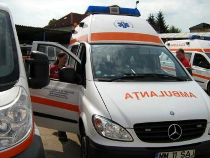 
    Muncitorul a fost transportat de urgenţă la spital, cu leziuni foarte grave  