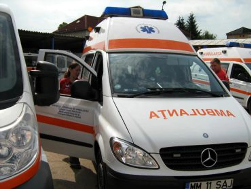 
    Muncitorul a fost transportat de urgenţă la spital, cu leziuni foarte grave  