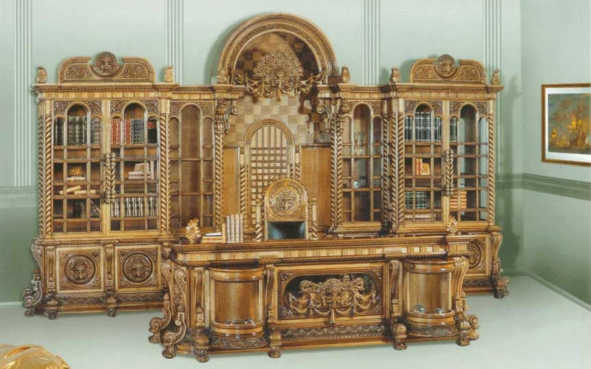 Din categoria de instrumente de scris de colecţie, pasionaţii vor putea alege vedeta licitaţiei - un stilou Montblanc, model Pope Julius II, din aur, decorat cu diamante şi rubine (preţ de pornire: 10.000 de euro)