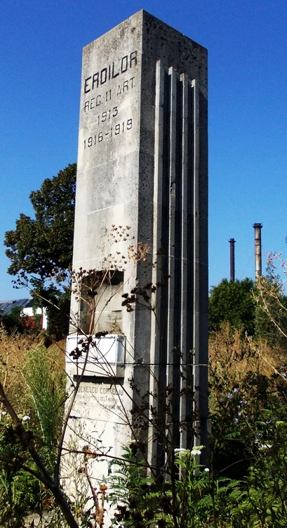 Monumentul Eroilor Regimentului 11 Artilerie Focsani bld Bucuresti JPG jpeg