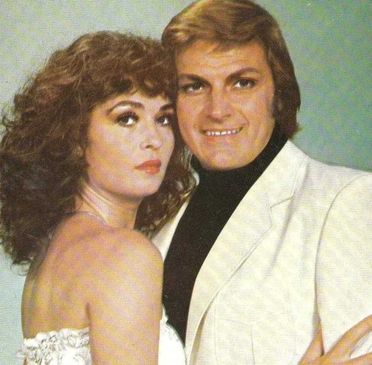 Margareta şi fiica ei, Ana Maria, la pianFoto: arhiva personală