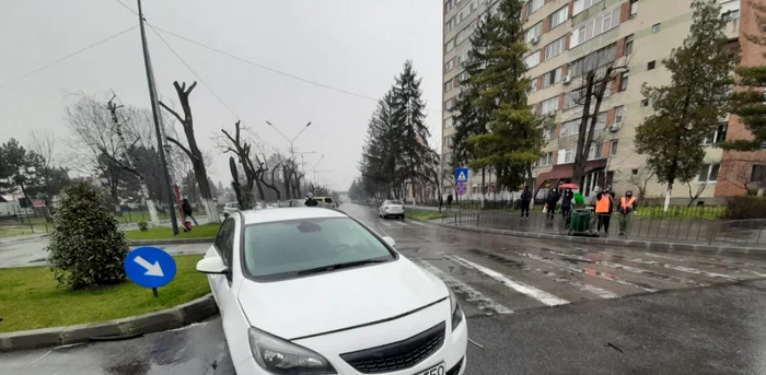 Accident la o barieră de cale ferată din Râmnicu Vâlcea - doi copii de 5 şi 10 ani duşi la UPU Foto Adevărul