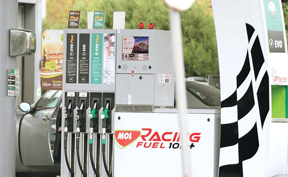 
    Sortimentul de benzină Racing Plus se vinde în unele benzinării Mol   