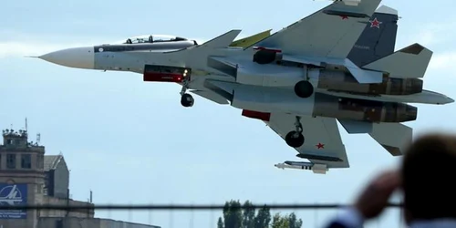 Avion de luptă Su-30