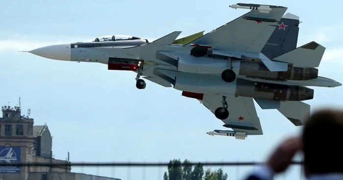 Avion de luptă Su-30