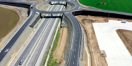 Nodul rutier Poiana de pe A4 Agigea-Ovidiu - unic în România singurul giratoriu suspendat peste o autostradă Sursa Facebook Asociaţia Pro Infrastructură