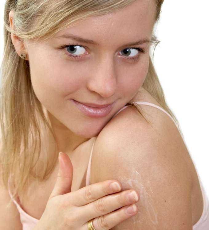 
    Pentru vindecarea rănilor superficiale, ca zgârieturile sau iritaţiile, poţi folosi un unguent din frunze de nuc.www.clicksanatate.ro  