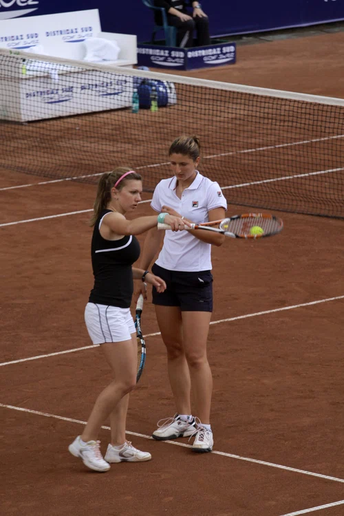 Simona Halep, în urmă cu 15 ani, alături de Irina Begu (Foto: Marian Burlacu)