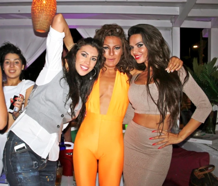 Trio imbatabil: Raluca lui Pepe, Larisa Bercea şi Andreea Lazăr (Loulou)