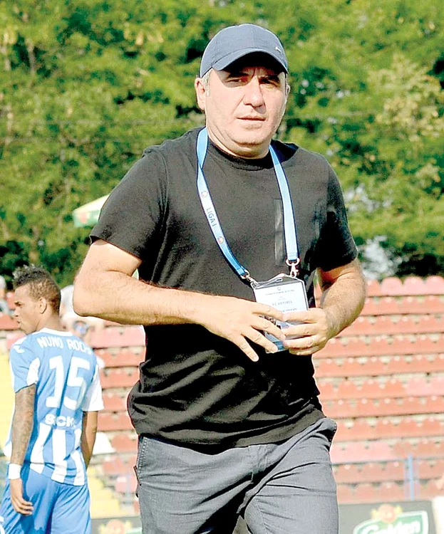 
    Hagi a transferat  12 jucători  