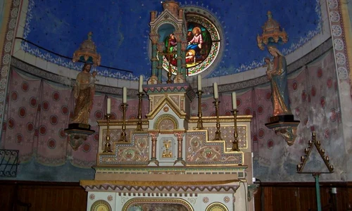 Altarul Bisericii Maria Magdalena din Rennes le Chateau, restaurată de preotul Berenger Sauniere cu banii mulți, dintr o sursă incertă  jpeg