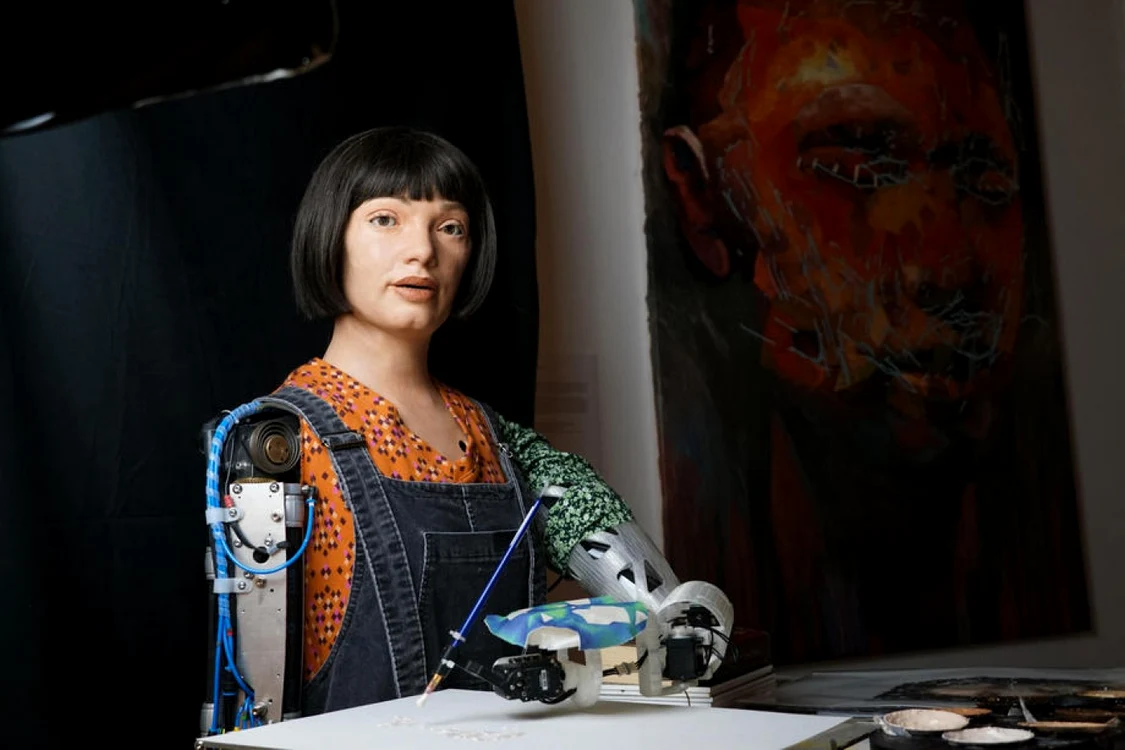 Robotul Ai-Da va fi prezent la Biblioteca Bodleian din Oxford FOTO EPA-EFE