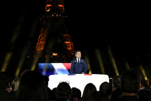 Emmanuel Macron victorie un nou mandat 5 ani la Palatul Elysees Brigitte Macron gesturi tandre (9) jpg