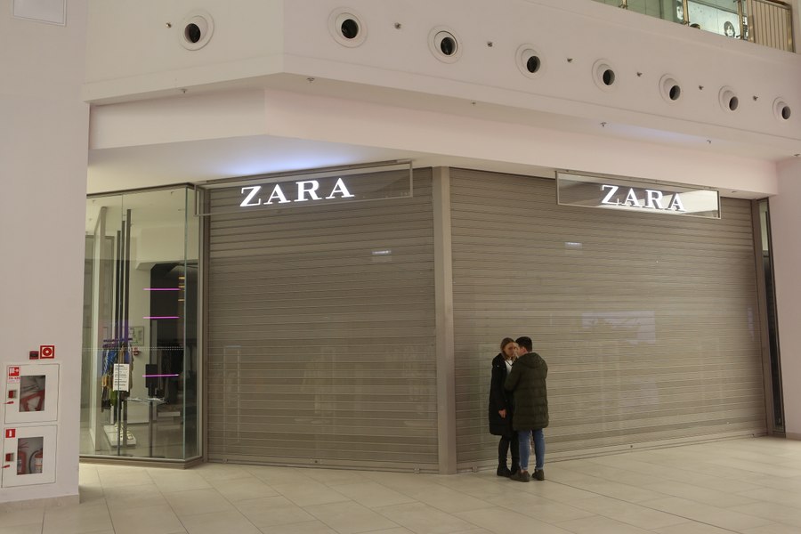 Proprietarul companiei Zara vrea să redeschidă treptat magazinele din Ucraina începând cu 1 aprilie