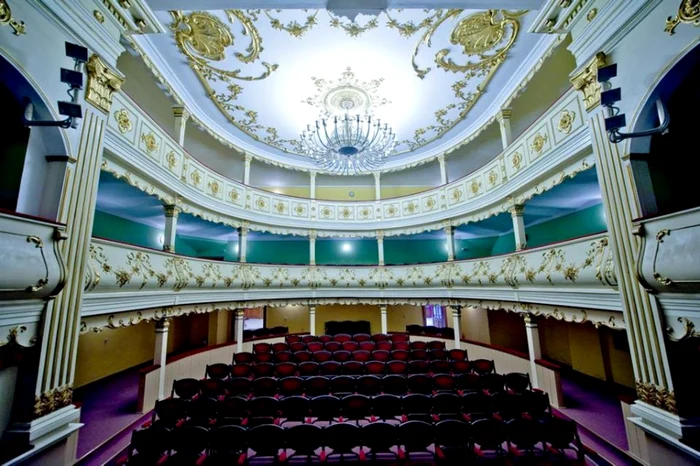 Teatrul Vechi „Mihai Eminescu” din Oraviţa a fost inaugurat în 1817. sursă FOTO: festivaluri-romanesti.ro