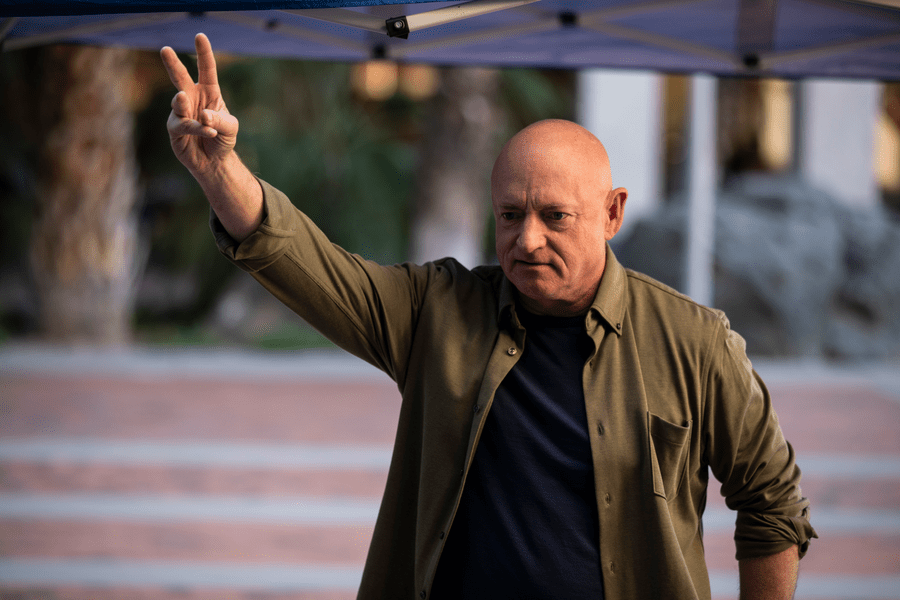 Senatorul democrat Mark Kelly, reales în Arizona. Partidul lui Biden, la un singur vot de păstrarea majorității în Camera Superioară