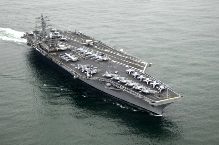 Portavionul USS Nimitz (CVN-68) cu propulsie nucleară este una dintre cele mai mari nave de război din lume. FOTO: wikimedia.org