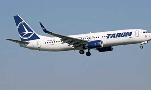 avion boeing 737 YR BGK