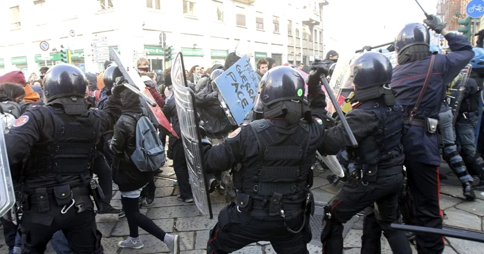 Studenţii italieni au protestat faţă de măsurile de austeritate