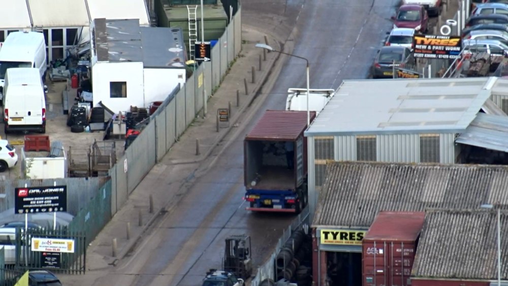 Cum au reușit traficanții columbieni să aducă în Europa cocaină de 1 milion de euro ascunsă în cozi de mătură VIDEO