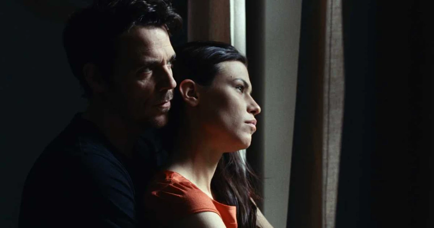 Jamie Sives si Ana Ularu, in filmul „O vară foarte instabilă”