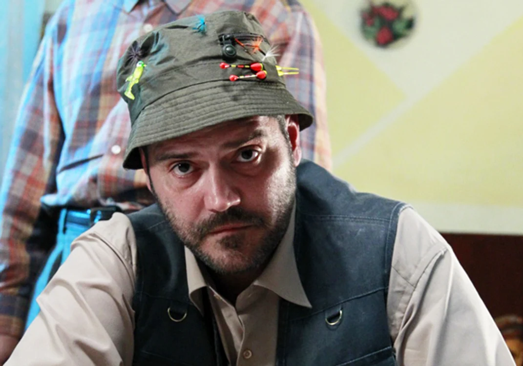 
    Din 2012, rolul primarului Vasile din serialul de comedie „Las Fierbinți” (PRO TV) l-a făcut celebru pe Ghoerghe Ifrimfoto: PRO TV  