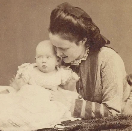 Regina Elisabeta, alături de unica sa fiică, principesa Maria FOTO MNIR
