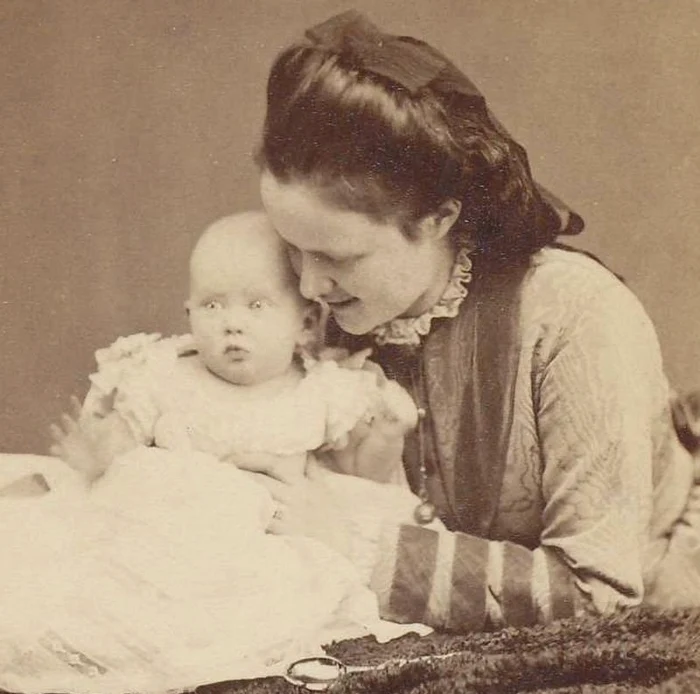 Regina Elisabeta, alături de unica sa fiică, principesa Maria FOTO MNIR
