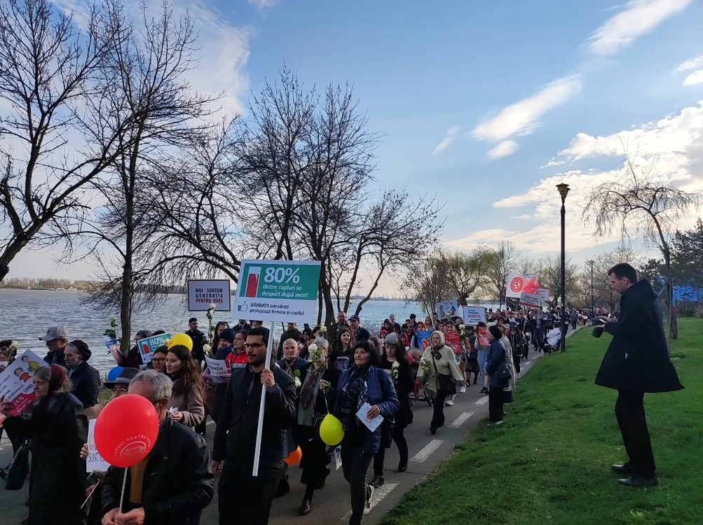 Sute de oameni au participat la Marșul pentru Viață FOTO: C.Mazilu