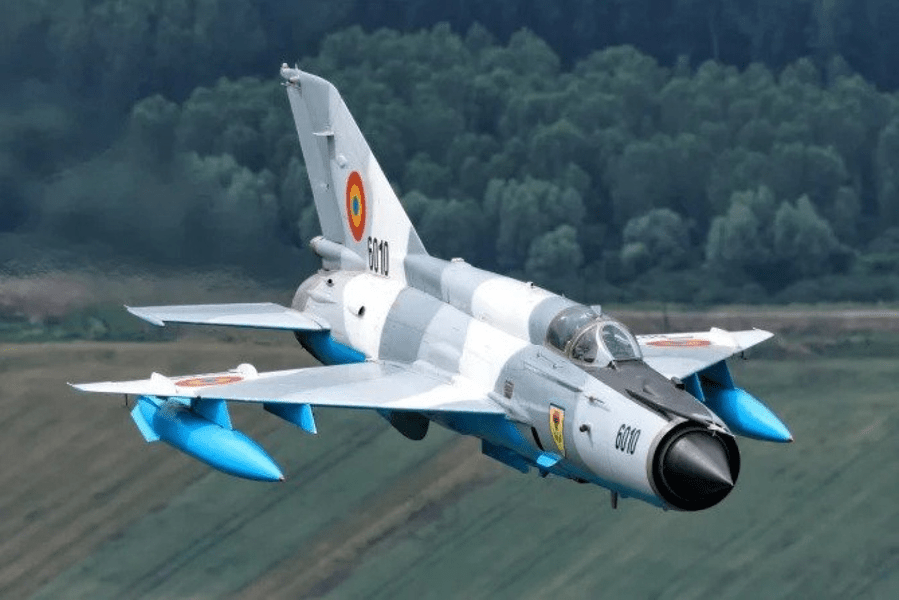Aeronave de luptă MiG-21 Lancer, puse pe butuci de o rețea de escroci. Cum a fost păcălită Armata Română cu kerosen de proastă calitate