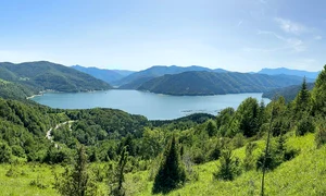 Lacul Izvorul Muntelui Bicaz. Sursa Wikipedia (12) jpg