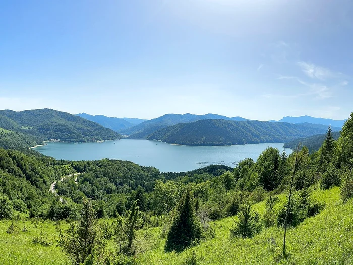 Lacul Bicaz este destinația perfectă în luna septembrie