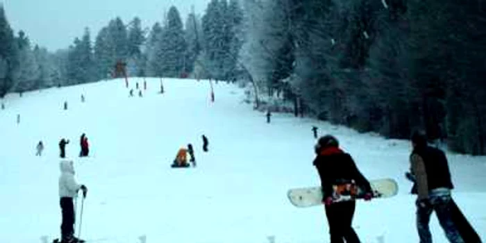 Pârtiile s-au dovedit a fi înşelătoare pentru unii snowboarderi. Arhivă. D.G.