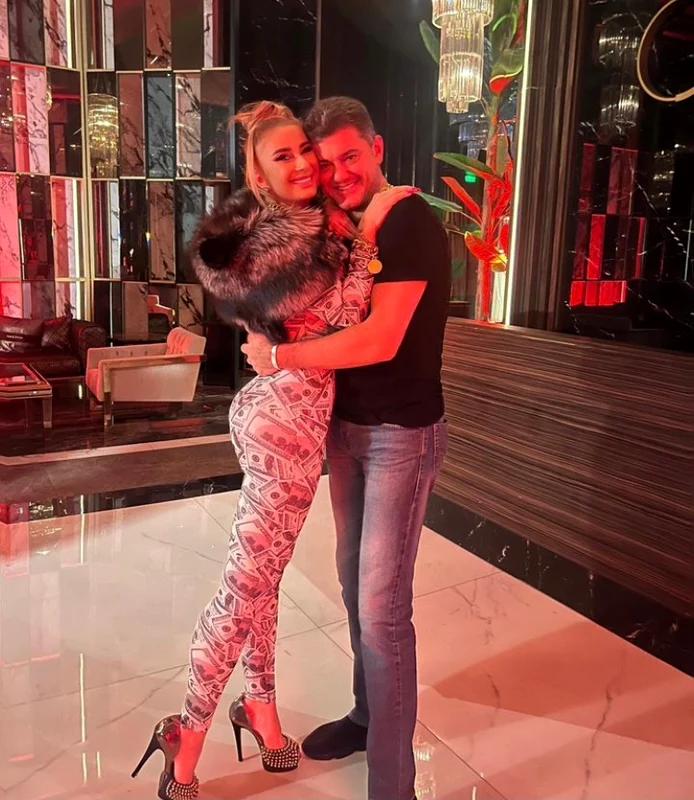 Anamaria Prodan, agățată de gâtul lui Cristian Boureanu 