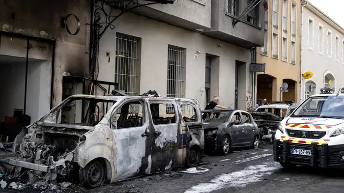 Lupte între bande rivle au loc in unele orașe din Franța/ FOTO:AFP