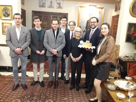 Regele Simeon al Bulgariei și Regina Margarita la 89 de ani, cu copiii și nepoții lor. FOTO: Casa Regală