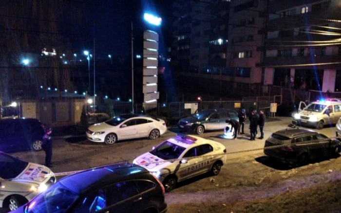 Locul crimei, în apropiarea Podului Şerbăneşti, a fost înţesat de poliţişti FOTO Deşteptarea.ro