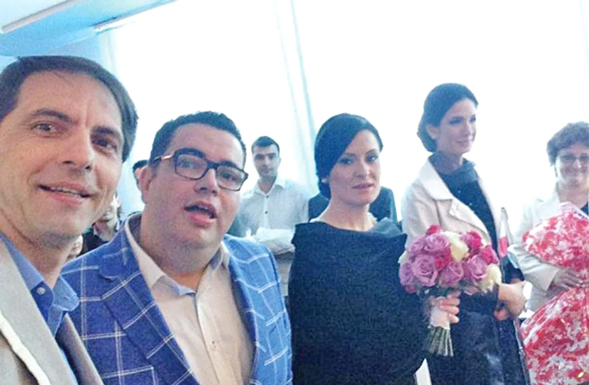 S-a căsătorit cu Angela în urmă cu cinci ani