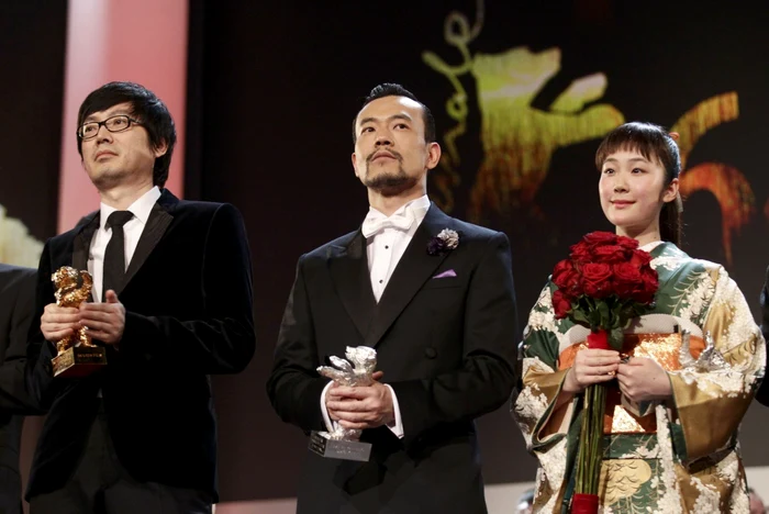 Regizorul Diao Yinan (stânga), alături de actorii Fan Liao şi Haru Kuroki, la Berlinală FOTO Reuters