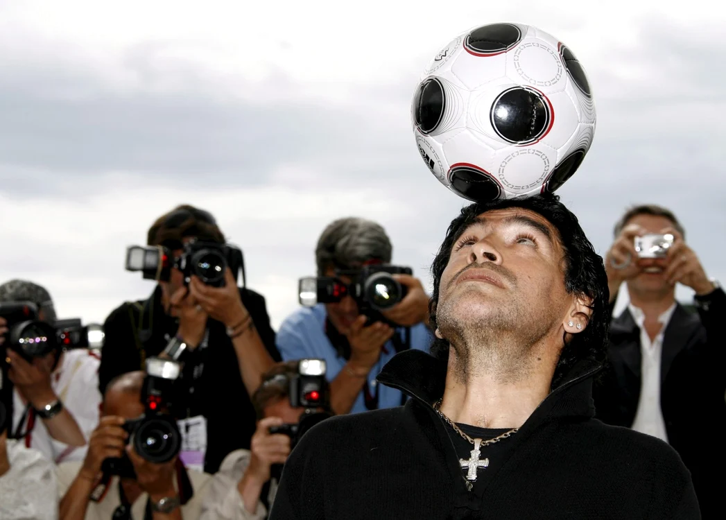 Maradona e socotit de mulți drept cel mai mare fotbalist din istorie