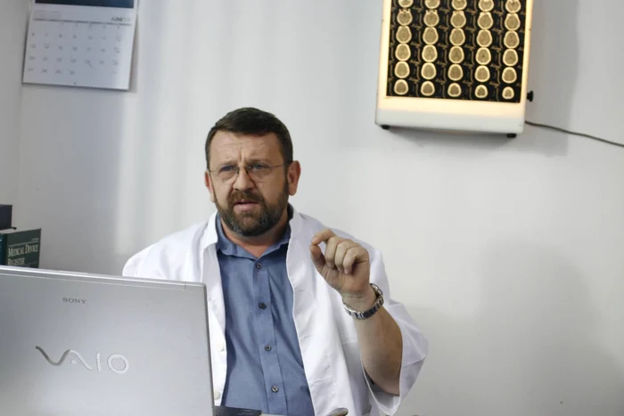 "Secretul e să fii foarte atent la realitatea înconjurătoare" interviu cu actorul şi profesorul Adrian TITIENI jpeg