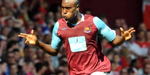 Carlton Cole i-a "executat" pe cei la United în repriza a doua EPA