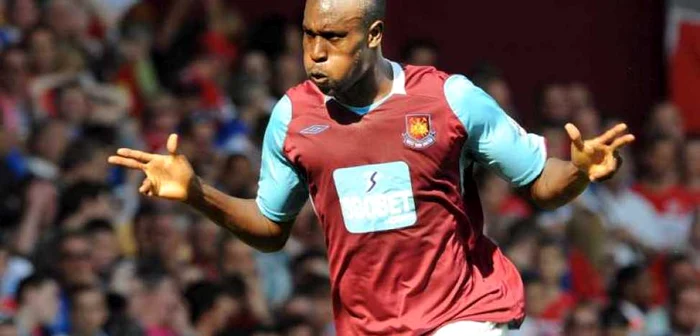 Carlton Cole i-a "executat" pe cei la United în repriza a doua EPA