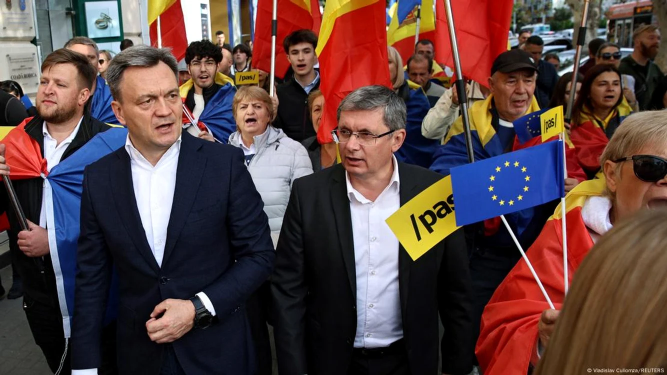 Dorin Recean şi Igor Grosu la demonstraţia pro-Europa organizată de PAS