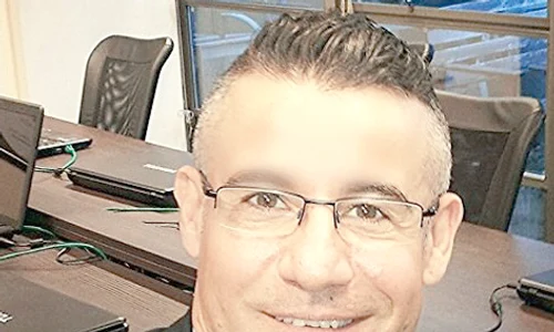 Mircea Badiu nu a fost  străin de showbiz, el  colaborând cu sora  sa la mai multe  proiecte muzicale jpeg